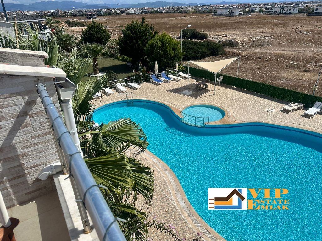 Marina plaza Bir Satılık deniz ve havuz manzaralı eşyalı Duplex