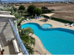 Marina plaza Bir Satılık deniz ve havuz manzaralı eşyalı Duplex